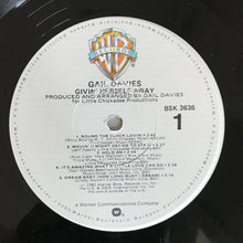 Load image into Gallery viewer, Gail Davies : Givin' Herself Away (LP, Album, Los)