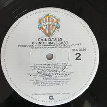 Load image into Gallery viewer, Gail Davies : Givin' Herself Away (LP, Album, Los)