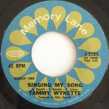 Load image into Gallery viewer, Tammy Wynette : D-I-V-O-R-C-E / Singing My Song (7")