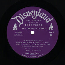 Load image into Gallery viewer, Unknown Artist : Walt Disney's Story Of Snow White And The Seven Dwarfs (LP, Gat)