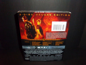 The Hunger Games (3-Disc Deluxe Edition Blu-ray) Jennifer Lawrence