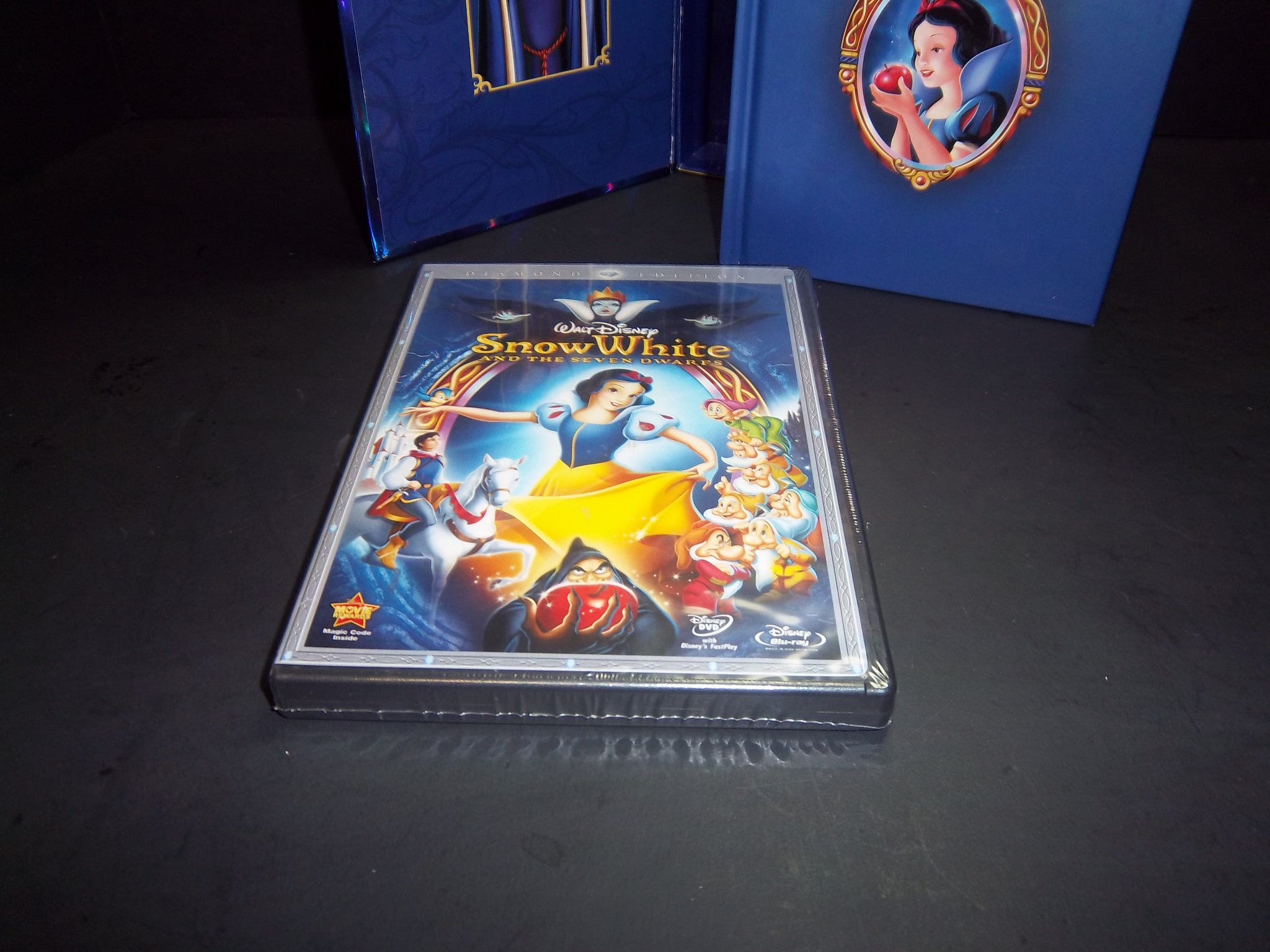 Snow White and the Seven Dwarfs (Blu-ray Disc, 2009, Book Box Set 