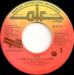 Sun (7) : Legs (Bring The Wolf Out Of Me) (7")