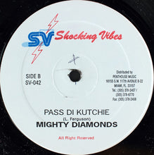 Load image into Gallery viewer, Mighty Diamonds* &amp; Fragga Ranks : Chalice In A Circle / Pass Di Kutchie (12&quot;)