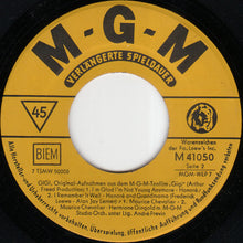 Load image into Gallery viewer, Maurice Chevalier · Leslie Caron : Gigi Original-Aufnahmen Aus Dem Gleichnamigen M-G-M-Film (7&quot;, EP)