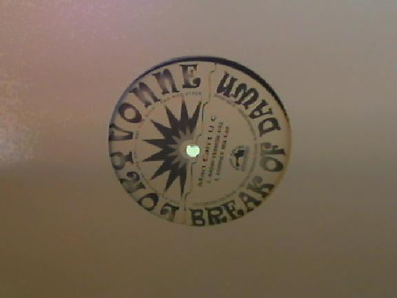 Loryvonne & Break A Dawn : Man Can't U C (12