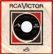 Load image into Gallery viewer, Jim Reeves : I Won't Come In While He's There / Maureen (7")
