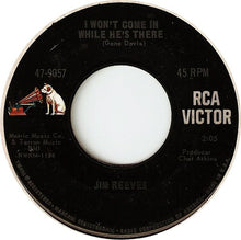 Load image into Gallery viewer, Jim Reeves : I Won't Come In While He's There / Maureen (7")
