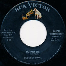 Load image into Gallery viewer, Skeeter Davis : (I Can't Help You) I'm Falling Too (7", Single, Roc)
