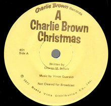 Load image into Gallery viewer, Charles M. Schulz : A Charlie Brown Christmas (7")