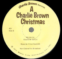 Load image into Gallery viewer, Charles M. Schulz : A Charlie Brown Christmas (7")