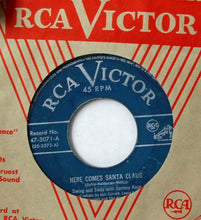 Load image into Gallery viewer, Swing And Sway With Sammy Kaye : Here Comes Santa Claus (7", Single)