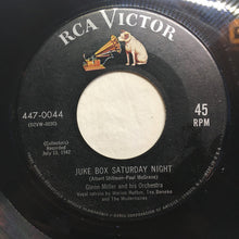 Load image into Gallery viewer, Glenn Miller And His Orchestra : Juke Box Saturday Night (7")