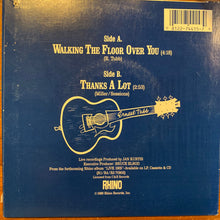 Load image into Gallery viewer, Ernest Tubb : Walking The Floor Over You / Thanks A Lot (7", Blu)