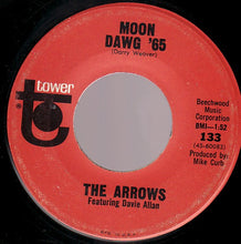 Load image into Gallery viewer, Davie Allan &amp; The Arrows : Moon Dawg &#39;65 / Dance The Freddie (7&quot;, Single)