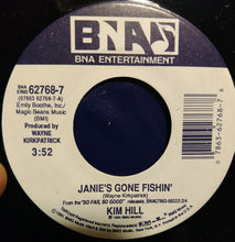 Load image into Gallery viewer, Kim Hill (2) : Janie's Gone Fishin' / Natural Thing (7", Single)