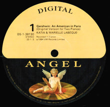 Load image into Gallery viewer, George Gershwin / Katia Et Marielle Labèque : An American In Paris - Fantasy On Porgy And Bess (LP, Album)